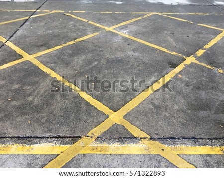 no park yellow cross zone
