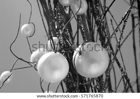Balls of plastic emulating to fruits in branches of wood