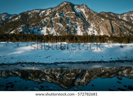 Magnificent views of the mountains with reflection in calm lake background picture