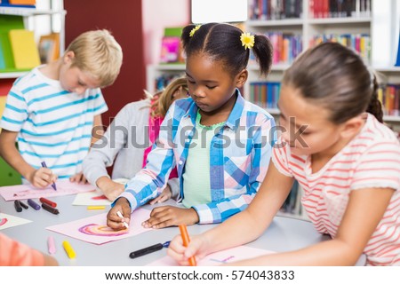 Kids drawing in paper at library