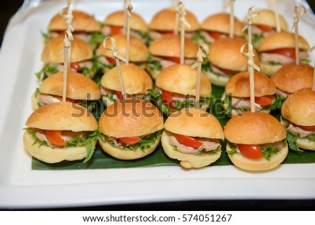 mini burgers serve in line buffet