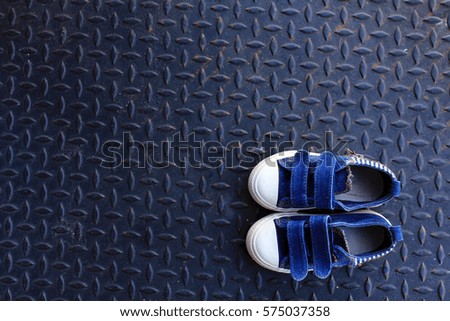kid sneakers with iron floor