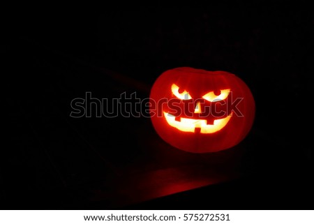 Carved cumpkin in the dark