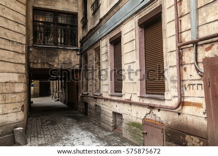 Small tunnel in vintage building courtyard