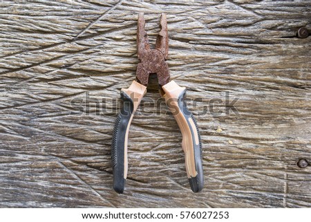 pliers rusty on softwood