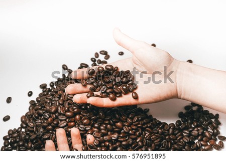  roasted coffee beans in hand