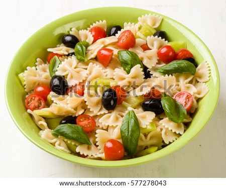 farfalle salad with tomato, basil, olive and pepper