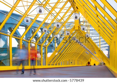 Yellow corridor, spheres and people motion