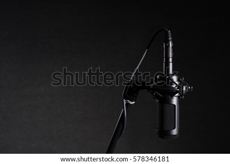 Condenser microphone in dark