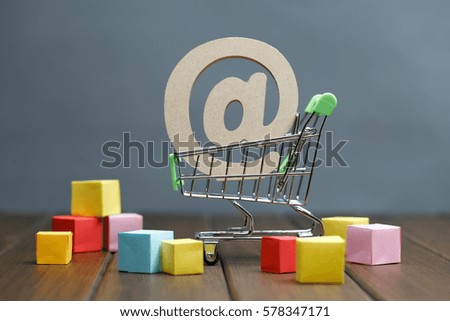 wooden sign in shopping cart, Online shopping concept