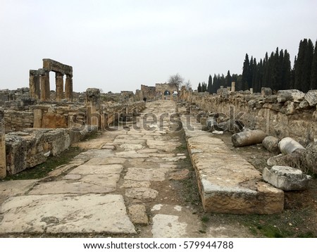 Hie rapolis Ancient City Ruin in Pa mukkale in Turkey