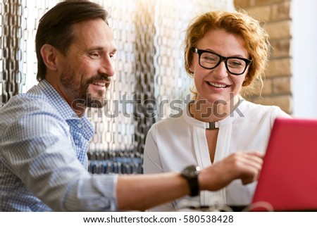 Friendly colleagues discussing the project in the cafe Royalty-Free Stock Photo #580538428