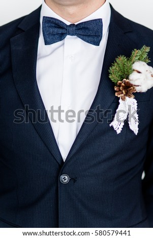  groom's suit with bowtie and boutonniere