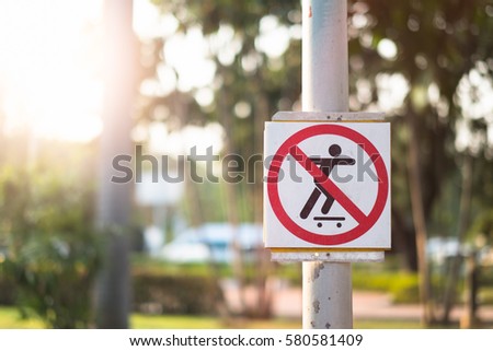 No Skateboard sign