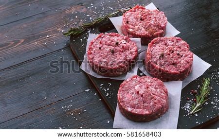 the formation of ground beef for grilling burger