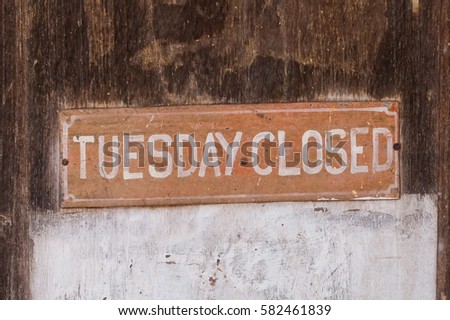 Handpainted notification on the wooden door
