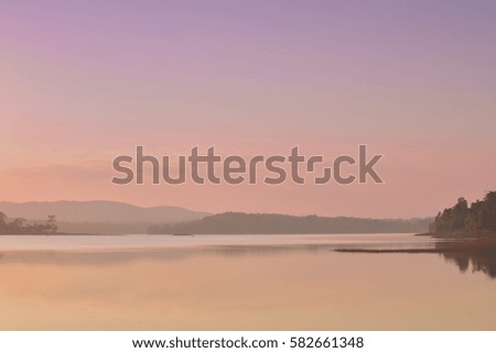 Shadow of the lake With a romantic atmosphere.
