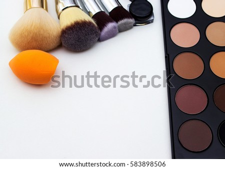 Tools make-up artist. All makeup.
