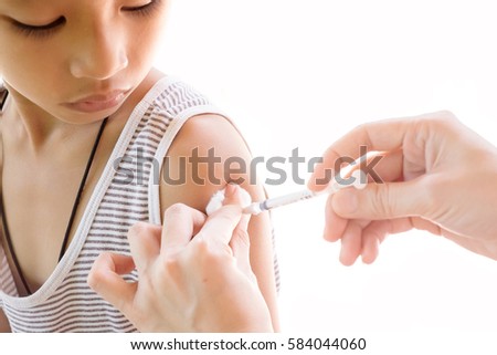 Doctor vaccinate children