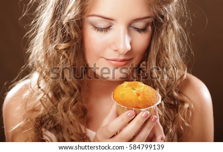 young curly woman with a cake