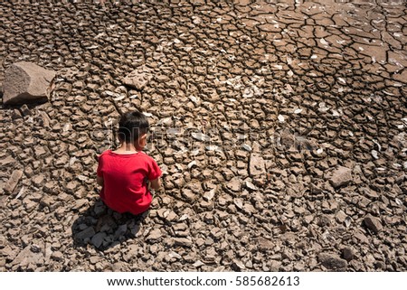 Children on ground arid soil in hot weather lacked drinking water.