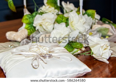 Ring tray with flowers