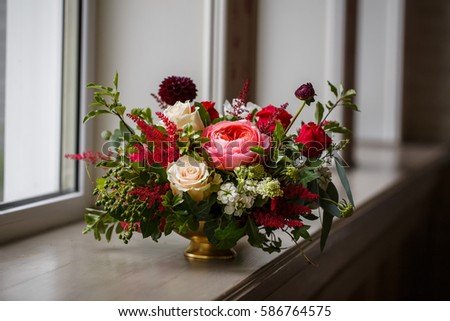 red wine flower arrangement in the restaurant with large windows