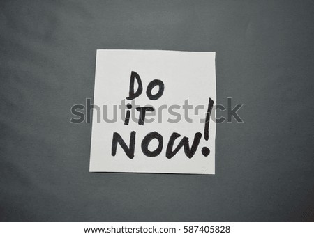 White sheet with do your best text on a gray background