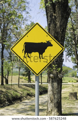 cow warning traffic sign,Road sign,Zone Warning Road Sign,Animal caution sign
