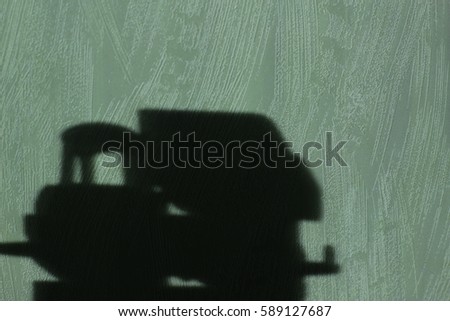shade of truck, shadow on the wall, subject shadow on the wall, shadow wallpaper, shadow. Light falls on a subject and creates shadows on the wallpaper in the room. Object boundary, light and shade.