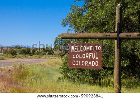 Welcome to Colorful Colorado sign on a roadside in the summertime