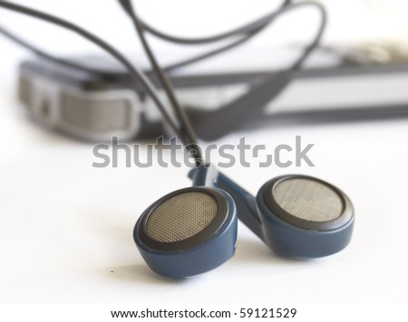 earphones and mp3 player