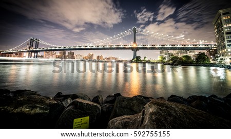 Night view of the famous Manhattan bridge