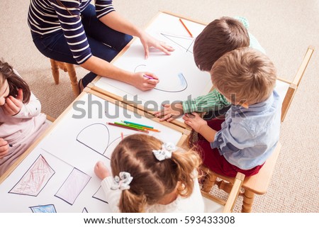 Preschoolers learn letters Royalty-Free Stock Photo #593433308