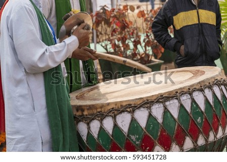 Drums, a hand percussion