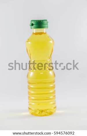 Bottle-shaped container is long. General use water or other liquids, mostly made of glass or plastic bottles with a variety of shapes.