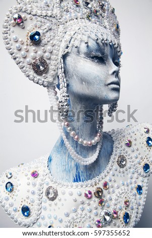 Mannequin in creative white crown 