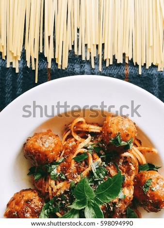 Top view picture of linguine meatballs.
