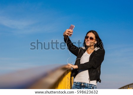 Taking picture with smartphone outdoor