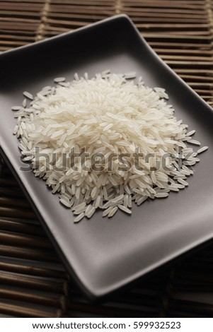 grains of uncooked rice on a square dish