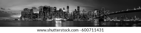 New York city skyline, evening panorama with Brooklyn Bridge in black and white