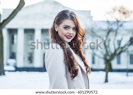 Fashion girl with a beautiful and big smile posing on a sunny day