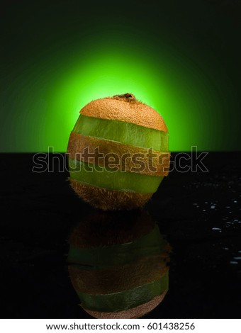 Fresh kiwi splash in water to movement with bubbles