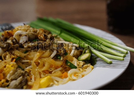 Thai food. Stir-fried thai noodles. Called Pad Thai.
In this picture is sea food thai noodles.