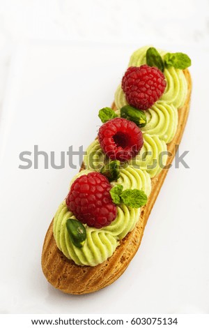 Eclaire with pistachio cream and strawberries