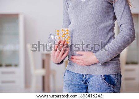Pregnant woman taking pills during pregnancy