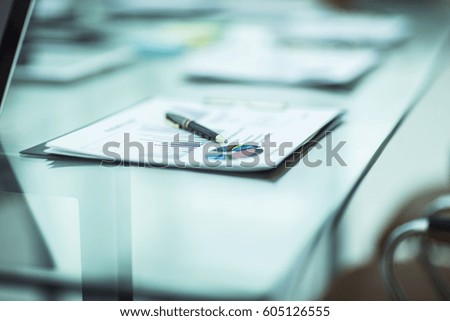  pen and financial documents on the table of the businessman