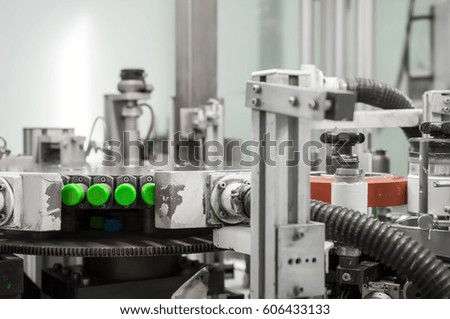 the machine prints on plastic lids. printing on plastic caps
