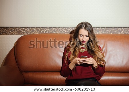 Young businesswoman with mobilephone.
