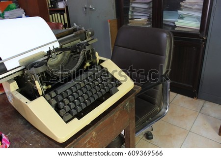 old typewriter on desk in office
